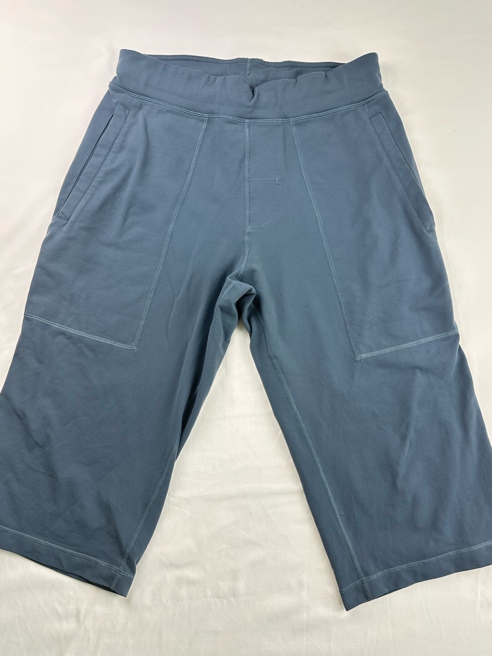 Lululemon Men's Relaxed Slate Blue Athletic Shorts Cropped Yoga Pants Align M
